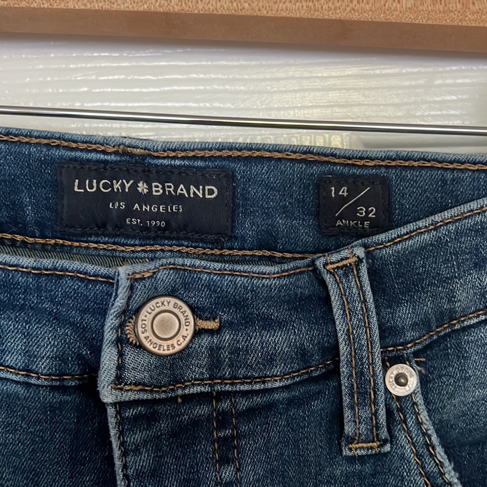 Lucky Brand Semi stretchy denim skinny jeans, size 14 32 ankle! Worn once. - Picture 2 of 4